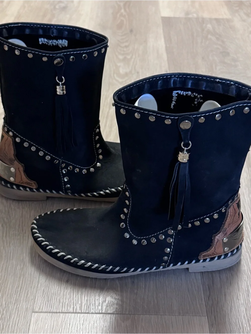 Rose Gonzales Black Studded Boots Moccasin Style Size 7 Removable Fringe Tassel